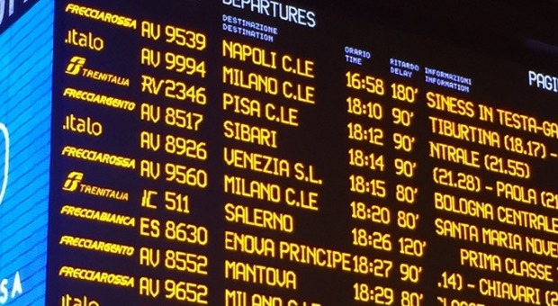 Roma, inferno alla stazione Termini: treni in ritardo fino a tre ore per un guasto elettrico