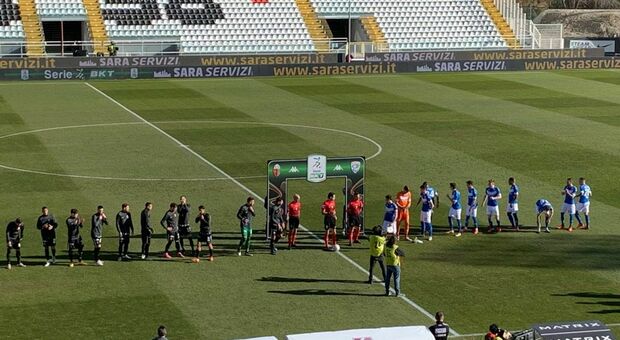 Ascoli-Brescia 2-1, i bianconeri ribaltano il risultato con Brosco proprio allo scadere, espulso Sottil