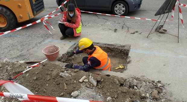 Benevento, dal cantiere Oper Fiber spuntano reperti: disposti altri scavi