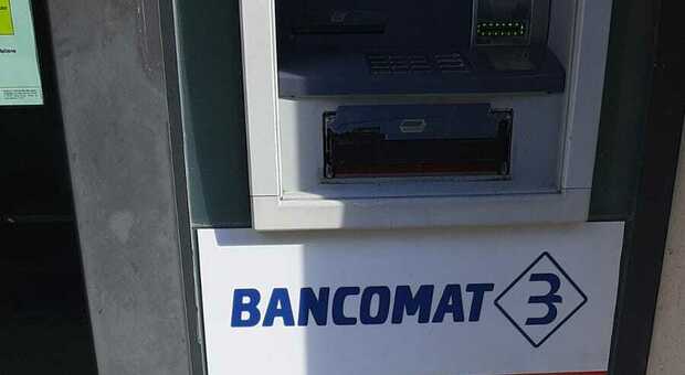 I residenti fanno fallire l'assalto al bancomat della Ubi