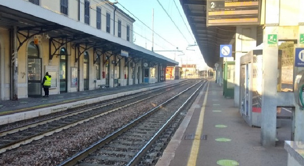 Investito e ucciso dal treno, linea in tilt: ritardi per oltre venti convogli sulla Trieste-Venezia