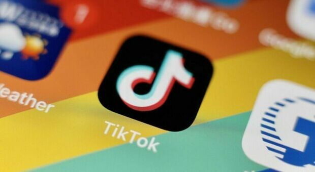 TikTok, 10 milioni di multa dall'Antitrust: «Controlli inadeguati sui contenuti che circolano sulla piattaforma»