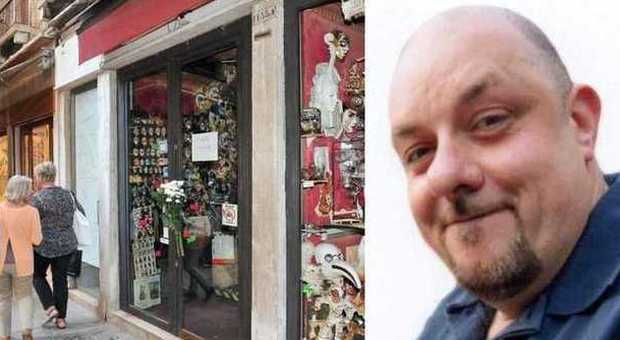 Gianfranco Lojacono e il suo negozio nel cuore della Frezzeria