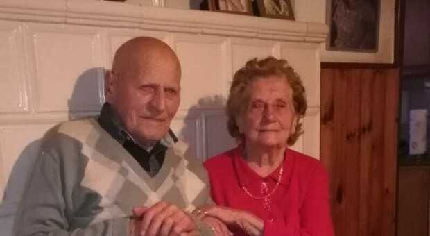 IL RICORDO Gildo Perin nell'anniversario dei 74 anni di matrimonio festeggiato lo scorso anno con la moglie