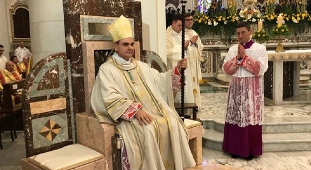 Padrini e madrine cancellati da battesimi e cresime a Sulmona, la decisione del vescovo. Ecco perché