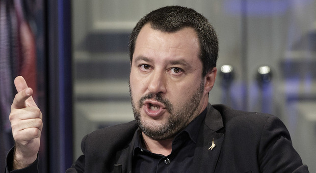 Via il nome di Gesù dalla canzone di Natale, Salvini: «Maestre inqualificabili, giù le mani dalle tradizioni»