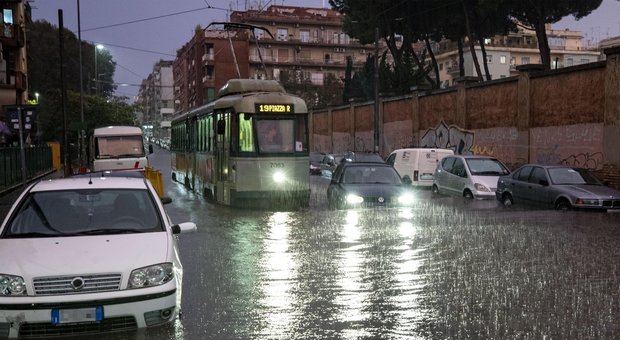 Allerta meteo, a Roma previsti temporali e forti raffiche di vento per le prossime ore