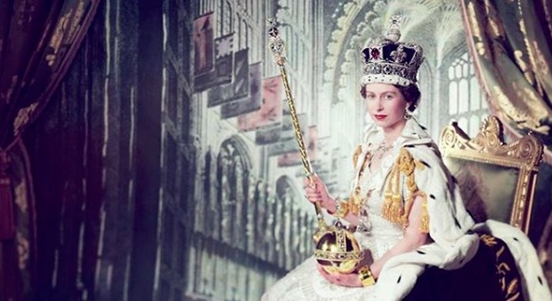 Regina Elisabetta, 67 anni fa l'incoronazione: l'omaggio sui social e quel retroscena da incubo