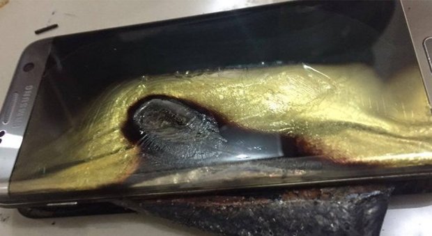 Galaxy S7 esplode in mano a un meccanico, nuovo incubo incendi per Samsung