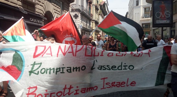 Israele libera lo streetartist Jorit il corteo di Napoli Palestina