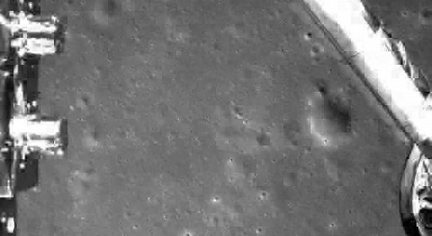 Un'immagine dell'allunaggio della sonda cinese Chang'e4 del 3 gennaio scorso