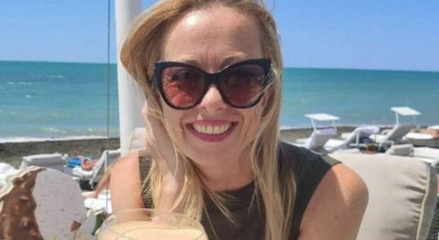 immagine Meloni, vacanze con l'ex Andrea Giambruno e la sorella Arianna: in ferie tra la Puglia e l'Argentario