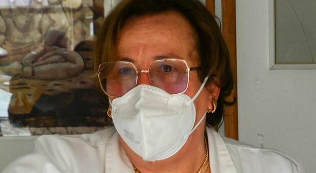 Covid a Napoli, il medico di famiglia: «Non faccio più tamponi a chi non vuole il vaccino»