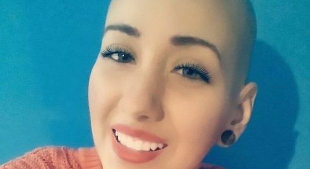 Giada, uccisa dal tumore a 20 anni. Facebook cancella il suo profilo