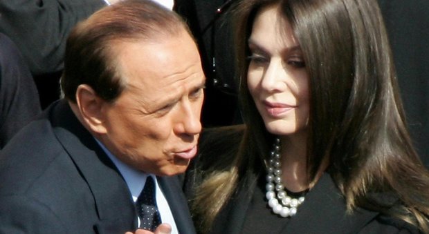 Berlusconi-Veronica, non è finita: c'è il nuovo round sull'assegno