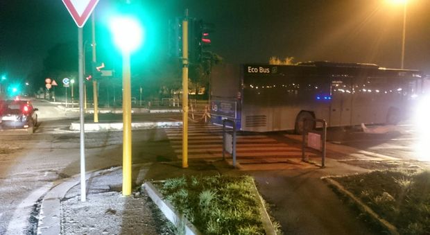 Roma, bus Cotral fuori servizio travolge e uccide un passante