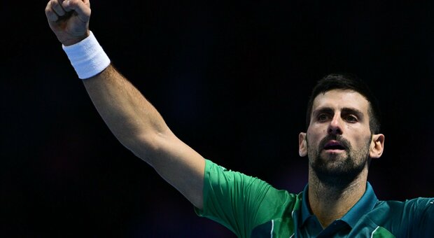 Atp Finals, Djokovic batte Alcaraz in due set: affronterà Sinner in finale
