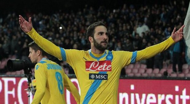 Zampata di Higuain e la Lazio è al tappeto: il Napoli vola in semifinale di Coppa