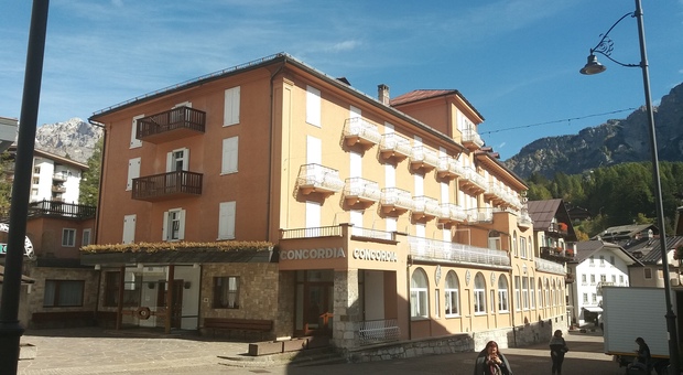 L'hotel Concordia in centro a Cortina chiuso da tempo e di proprietà della Cooperativa: verrà gestito dalla famiglia Gualandi