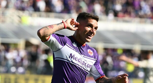 «Torreira alla Fiorentina, Barone all'Arsenal»: a Firenze lo striscione contro il mancato riscatto
