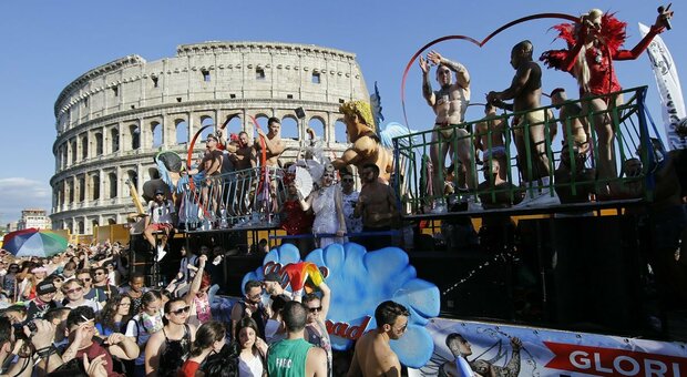 Roma Pride, Regione Lazio revoca patrocinio per edizione 2023: «No sostegno a chi promuove utero in affitto»