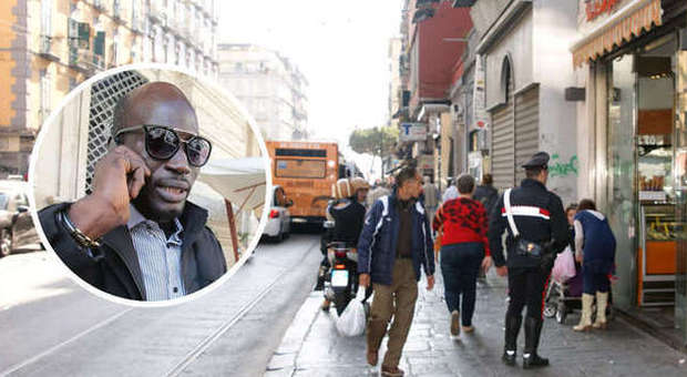 Napoli, senegalese sventa rapina ma i passanti fanno fuggire i malviventi