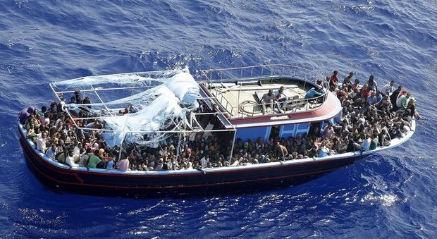 Migranti, naufragio vicino Tripoli: "Almeno 18 morti" Boldrini: "Scappano dai tagliagola dell'Isis"