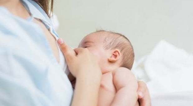 Coronavirus e allattamento, i consigli degli esperti alle mamme per la sicurezza del bambino
