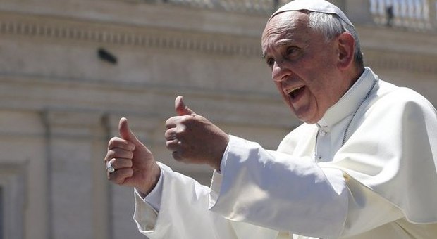 "Pronto, sono Papa Francesco" e il malato ​attacca due volte: "Credevo fosse uno scherzo"