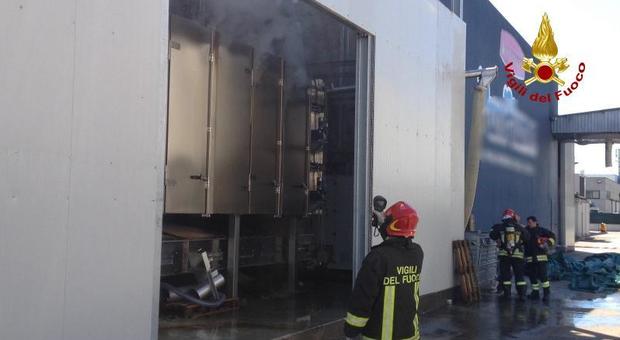 Incendio nell'essiccatoio di prodotti da forno a Marghera
