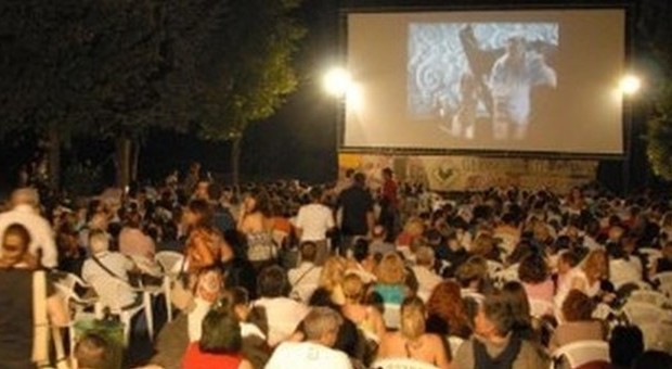Novità dell'estate: a Ercolano il cinema all'aperto è in lingua per i turisti