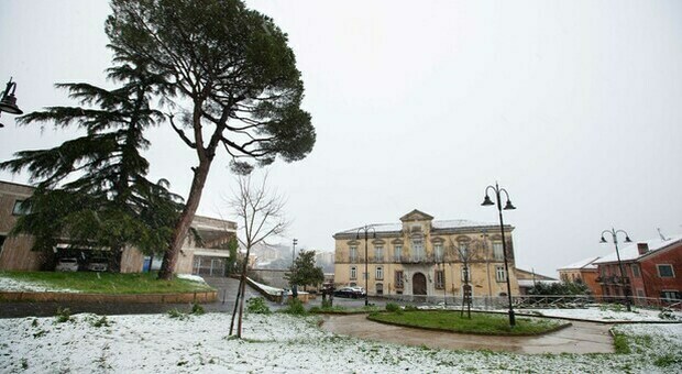 Meteo Napoli domani, è allerta neve: gelo e temperature sotto zero nel weekend di San Valentino