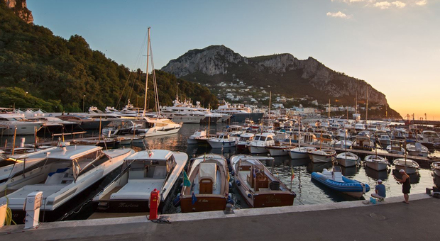 Il porto turistico di Capri