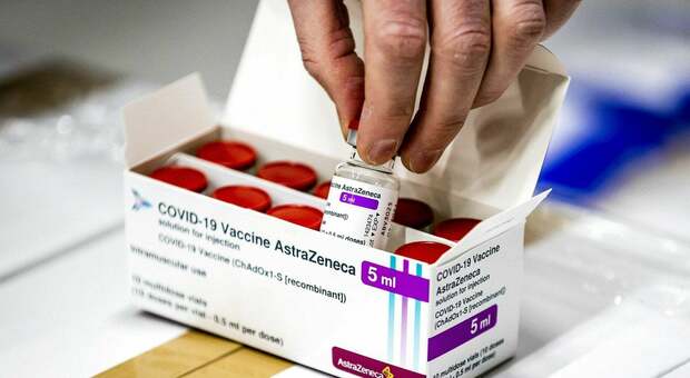 Astrazeneca, il volontario: «Rifarei la sperimentazione del vaccino, c'erano i morti...»