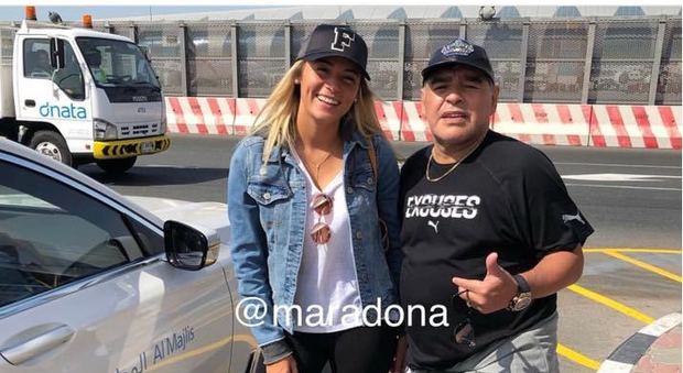 Maradona da «Amici» primo abbraccio al nipotino