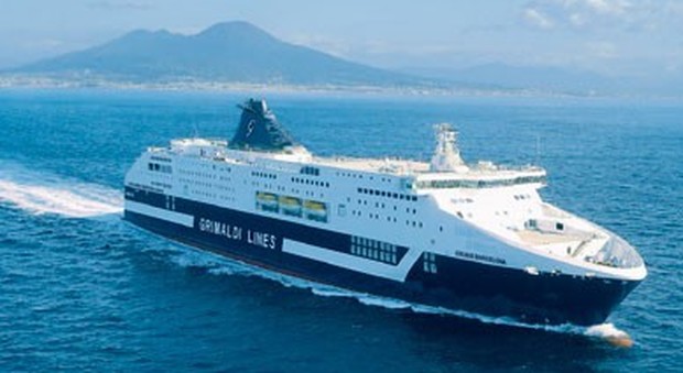 Coronavirus, attracca a Salerno la nave con i 105 italiani rimasti bloccati in Africa