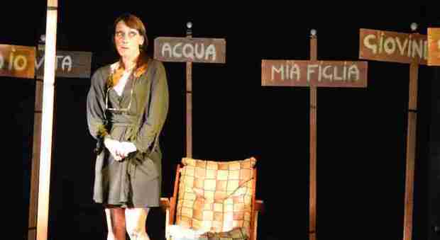 Donne, giovani e canzoni: parte la stagione teatrale all'Ethnos Club di Torre del Greco