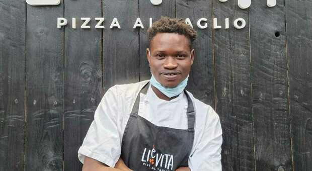 Il giovane pizzaiolo Demba Jallow