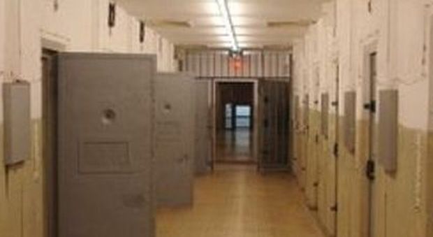 Salerno. Albanese incendia cella nel carcere di Fuorni: portati in sicurezza 140 detenuti
