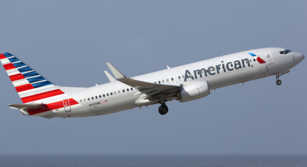Usa, panico a bordo di un aereo della American Airlines a causa di una forte turbolenza: dieci feriti