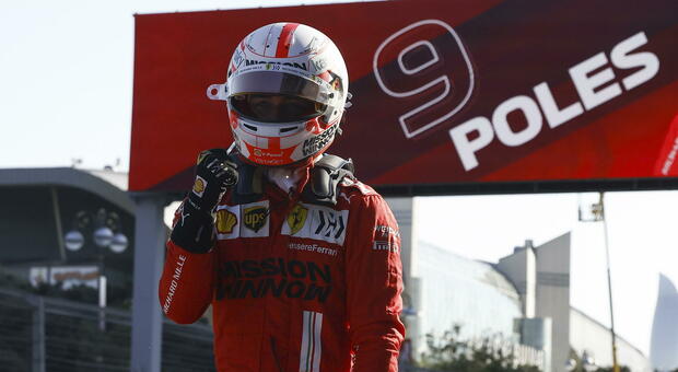 Leclerc e la Ferrari in pole a Baku davanti a Hamilton e Verstappen. «Pensavo di aver fatto un giro schifoso»