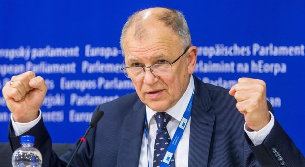 La polemica tra commissario UE e l'ex comico