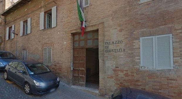 Urbino, fatture gonfiate per la squadra di calcio: in 20 rinviati a giudizio