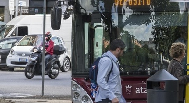 Atac, pronti solo 80 nuovi bus: ad agosto servizio a rischio
