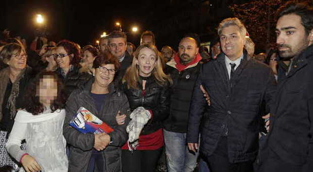 Tor Sapienza, Giorgia Meloni incontra i residenti dopo gli scontri: «Marino venga qui, nessuno gli farà niente»