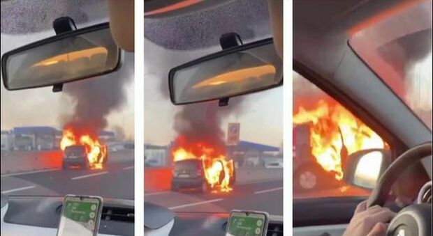 Roma, auto a fuoco sulla Tangenziale est: le fiamme divorano la vettura, il video choc