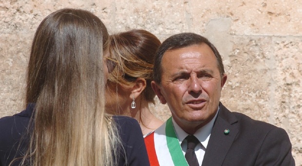 Bordata del sindaco di Ostuni: «Rispettate il decoro, qui non siamo sulle spiagge di Gallipoli»