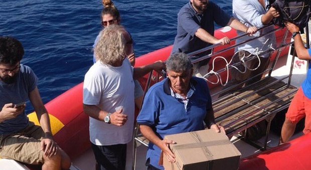 immagine Mare Jonio, sbarcati bambini e donne incinte: resta il divieto per la nave