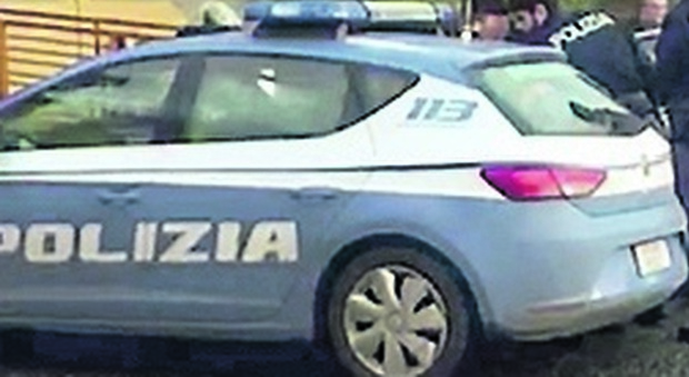Roma, noleggia auto e con pistola giocattolo tenta rapina: denunciato 15enne