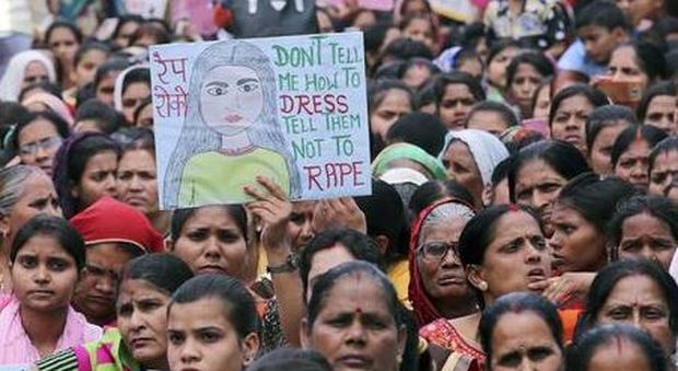 India, il governo decide la pena di morte per chi stupra minori di 12 anni